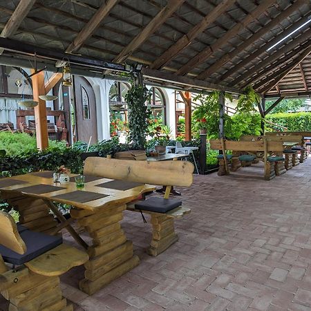 Margareta Etterem Es Vendeghaz Gasthaus Balatonberény Exteriör bild