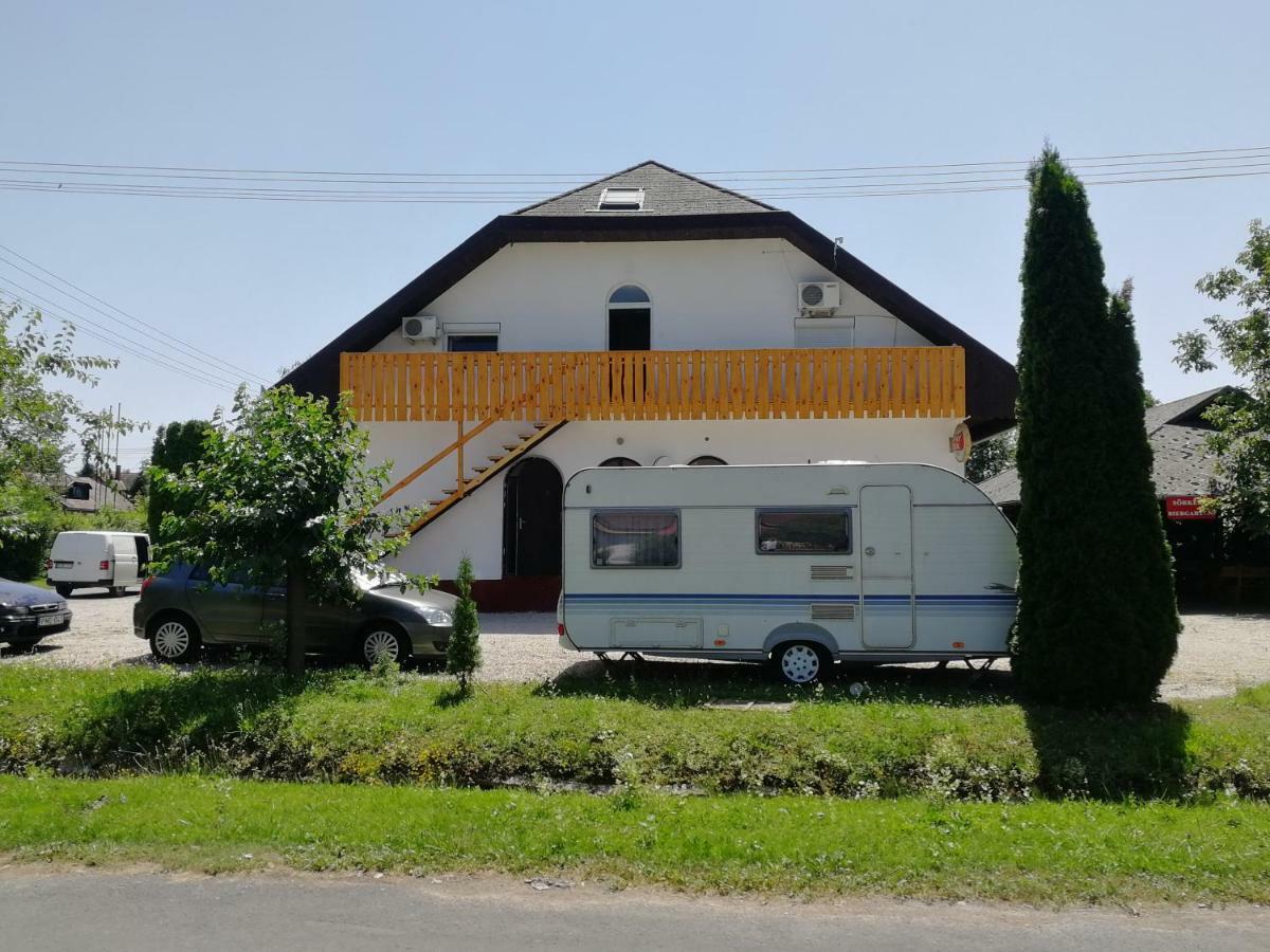 Margareta Etterem Es Vendeghaz Gasthaus Balatonberény Exteriör bild